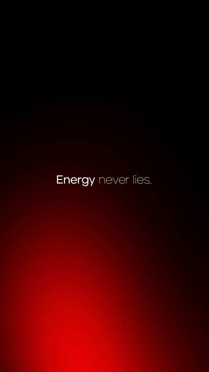 Post de Frequence: «Energy never lies» sobre un resplandor rojo en la oscuridad